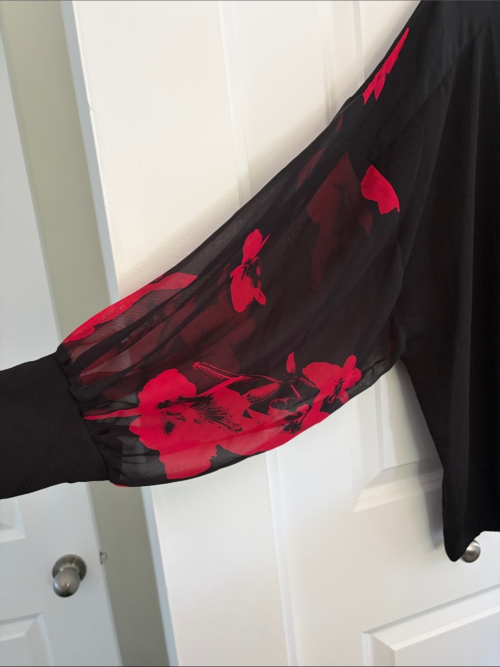 Papillon Blanc - Black Blouse with Bright Red Floral Sheer Sleeves - Picture 3 of 3